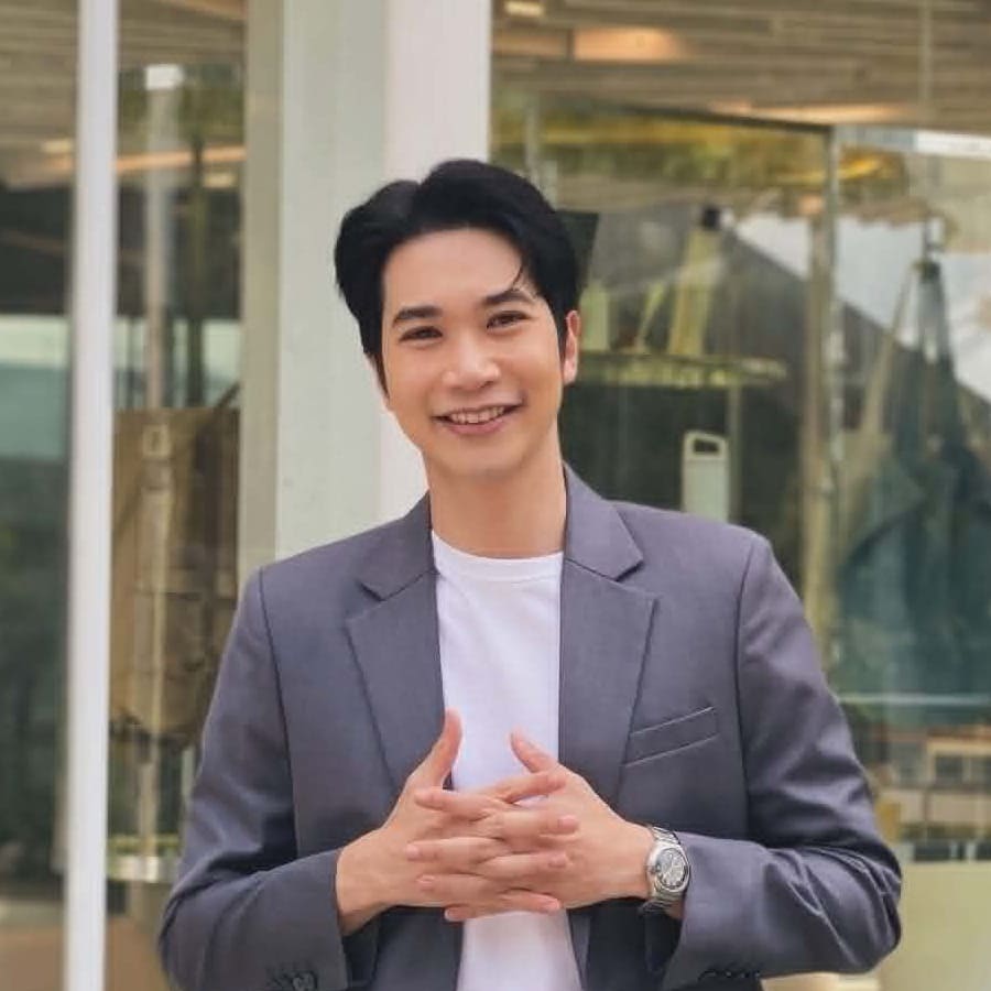 ครูนิว — พลวัชร ภู่พิพัฒน์